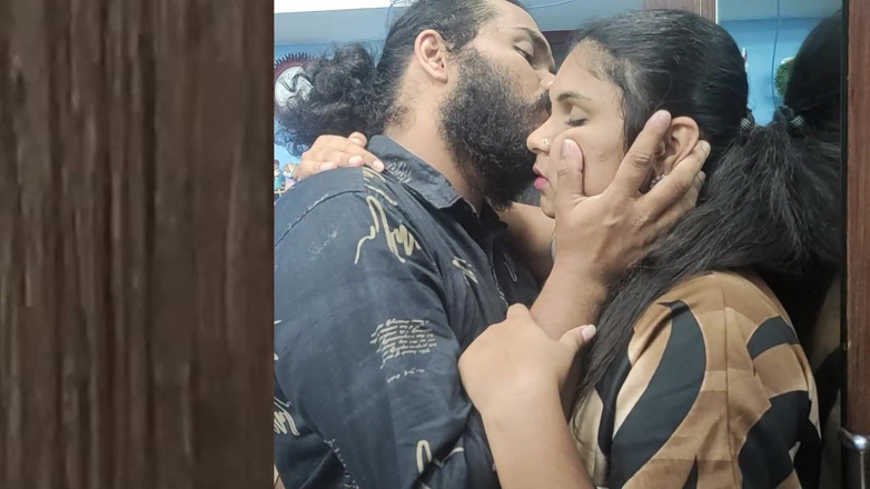Vaigavarun45: คู่รักมัลลู จากทริวันดรัม จูบปากร้อนแรงแล้วเย็ดกัน