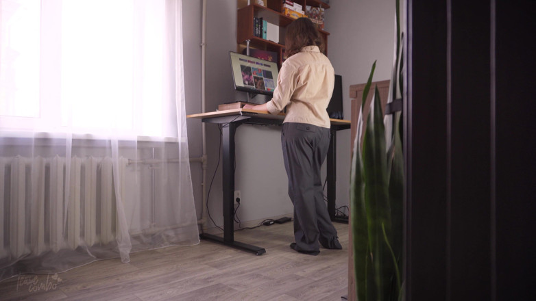 Teasecombo 4K: Spolupracovníci kalhoty padají v práci enf katastrofa