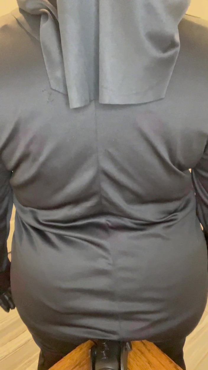 Anye Meshell: ¡Una monja culona peca con un micrófono Asmr!