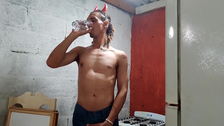 Raba erre elle: Raba Erre: l'orgasmo di un piccolo diavolo ad Halloween