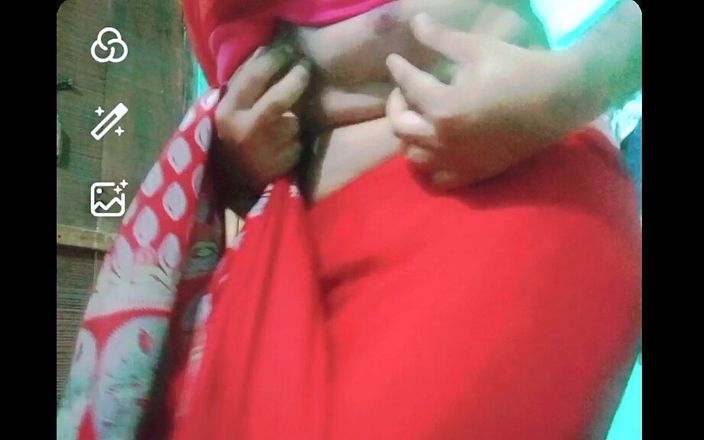 Gauri Sissy: भारतीय गे क्रॉसड्रेसर xxx लाल साड़ी में नग्न होकर अपनी ब्रा और स्तन दिखा रही है