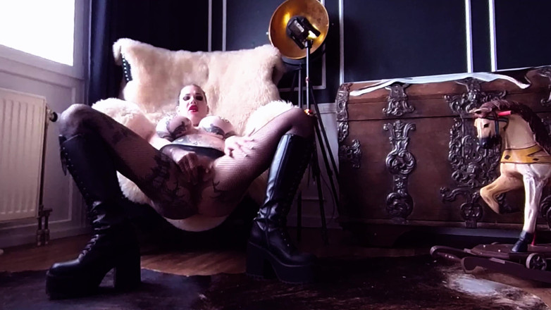 MissAlessaMilano: Sexy Gothic Girl Masturbates with Spiky Finger Rubber