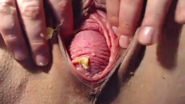 Putarankahotmilf: Banana play clit ,insert in ass and fuck it