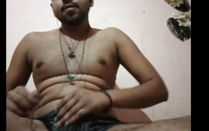 IsmaatDeva: Un gros loser vierge qui ne sait pas comment baiser...