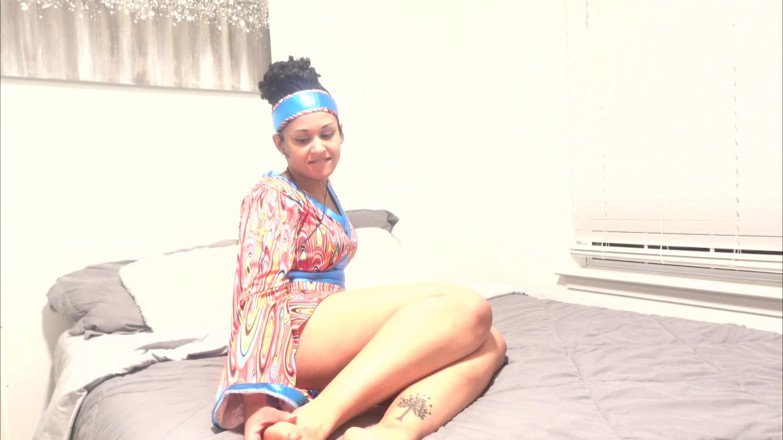 Kink in Time: Calisa Bliss' Groovy '60s Feet Tease 4K POV Perfection Awaits!