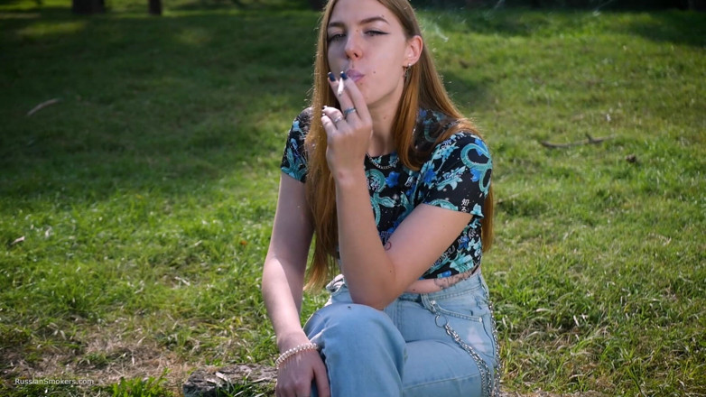 Russian Smokers: บรรยากาศสตูดิโอบุหรี่สาวงามรัสเซียเย้ายวน