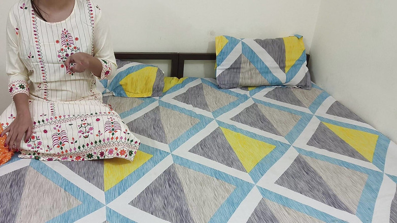 Saarabhabhi6: Indisk college flicka Sona blev knullad i het Salwar Kameez...