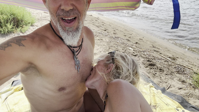 Cristina Sauvage: 마운트에 정액 - 해변에서 오럴 - 정액없이 얼마나 오래 지속 될 수 있습니까?