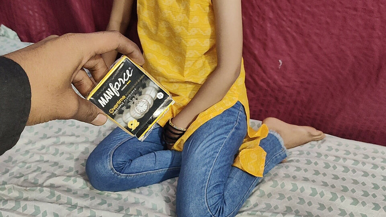 KavitaBhabhi: Savita yengenin kocası kayınbiraderi prezervatifle ayrılmaya gönderdi