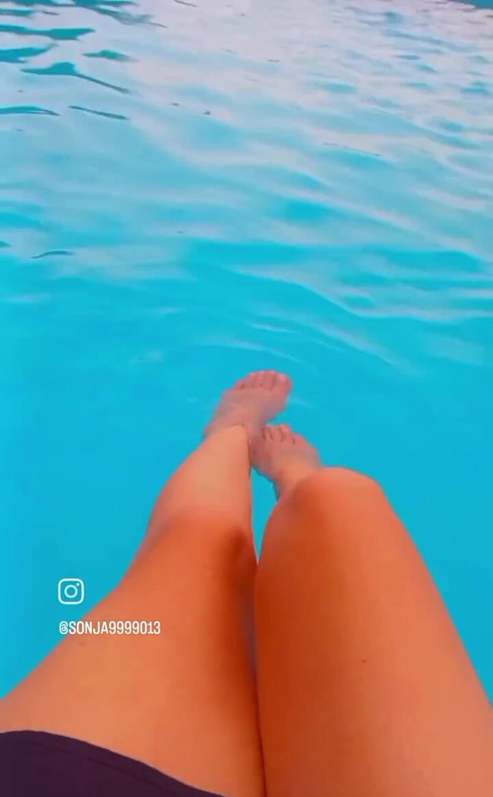 Dominatrix Redsonyja: God morgon jag kom precis i huset och jag ska...