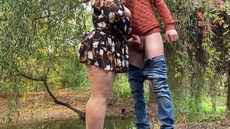 OurFetishLife: Fat ass MILF knows how to masturbate outdoors