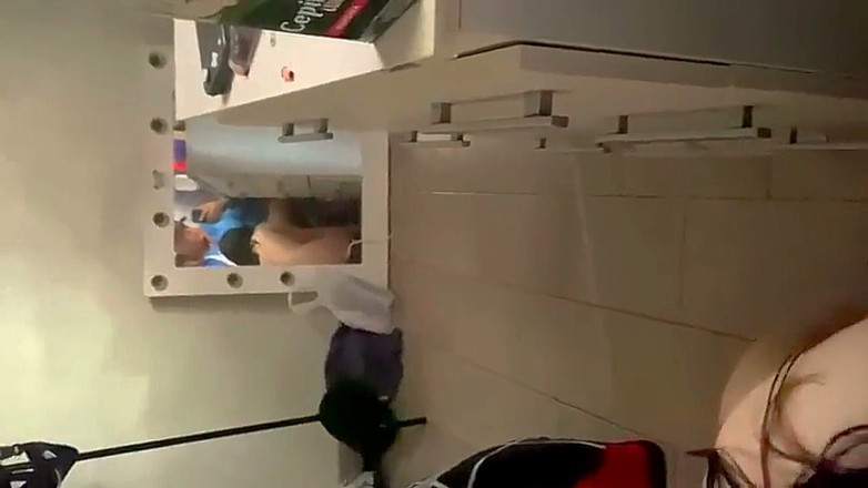 El jefe 2750: Creampie, adik tiri saya bila ibu bapa kami tiada di...