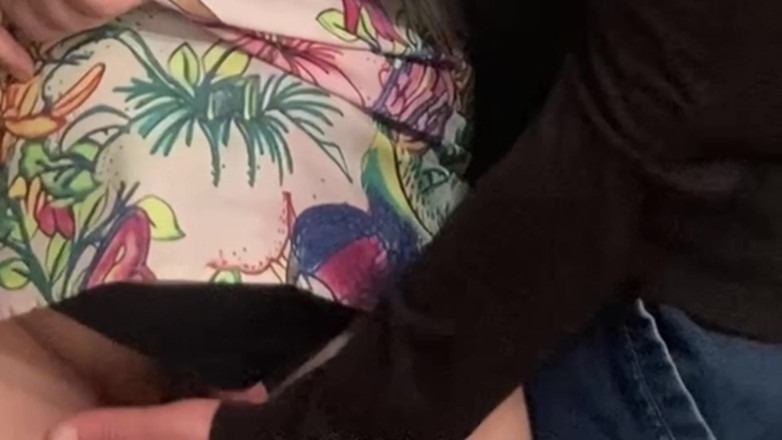 PriyaNaavya: Omg! Meraba pepek dan seluar dalam yang bagus di subway