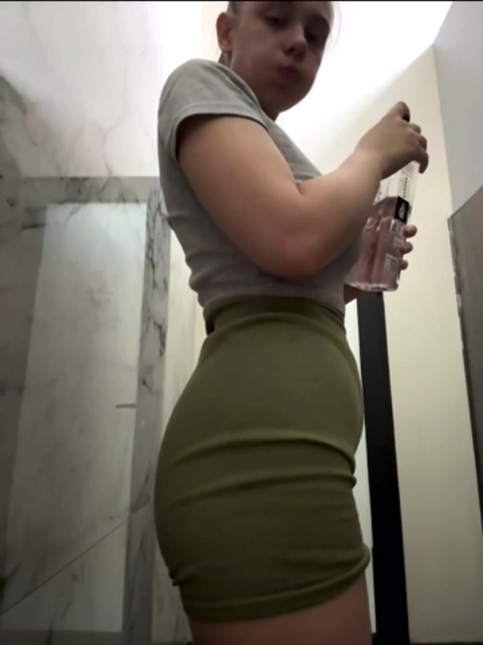 JuiceLussie: Extreme Fucking with Trainer in the Gym