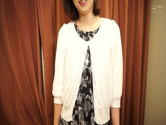 MBM3988: Мила мініатюрна японська красуня погоджується прийти трахатися