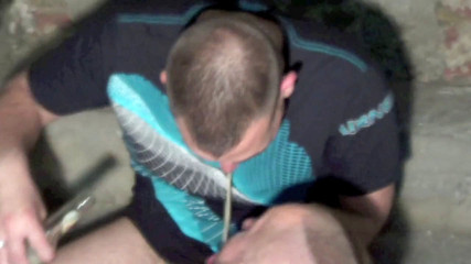 Sneaker gay: Trampki dominaiton w bacrkoom