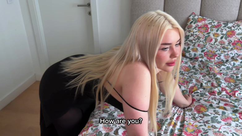 Blondessa: 파티 후 집에 돌아온 배다른 여동생.