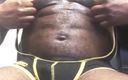 Black mature kinky muscle: Geölt xxl, schwarzer muskel-hintern, dildo hüpft &amp;masturbiert