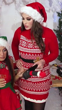 Hoe, Hoe, Hoe! Naughty, Lesbian Elf Wants to Stick a Candy Cane in Mrs. Claus Tight Pussy