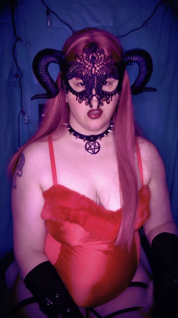 Davina Donna: Demonic Lipstick Tit Flash