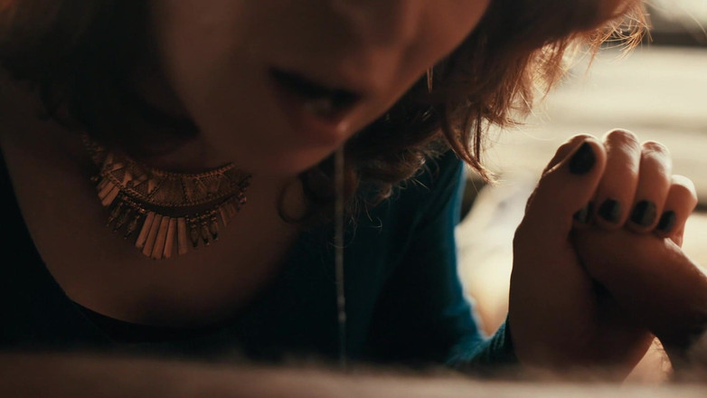 RedLili: 红发女郎在户外吮吸爸爸的鸡巴