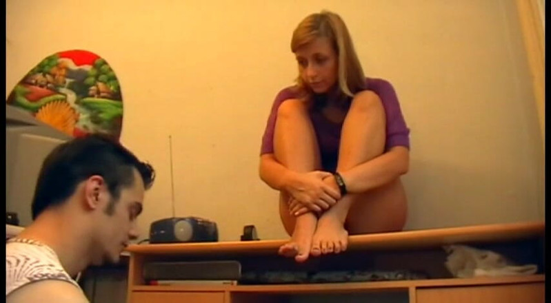Foot Girls: Toenails