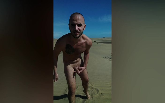 Xisco Freeman: Jerking off in the dunes