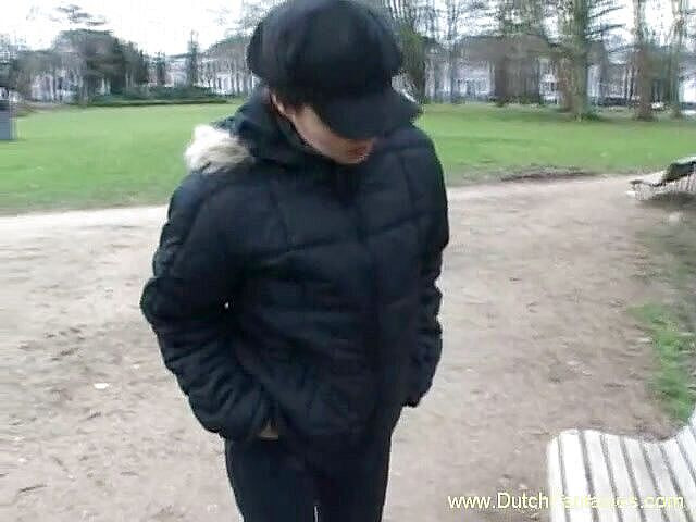 Dutch Fantasies: Roztomilá holka jezdí na cizím péru na gauči