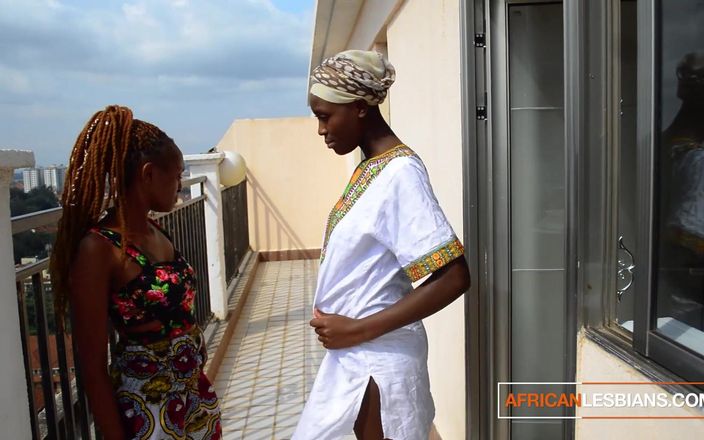 African Lesbians: Dvě ebenové africké lesbičky experimentují s Buttplugs!