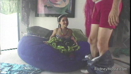 Horny Hairy Girls: Bridget the Midget Powerz adalah kongkek dongeng Rodneys 90-an