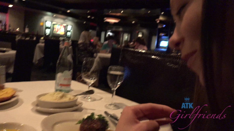 ATK Fans (Girlfriends): Virtual vacation in Las Vegas with cute Alexa Nova 1/2