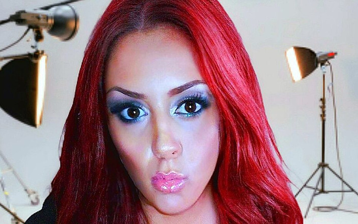 Annete129: Hraní s hračkami