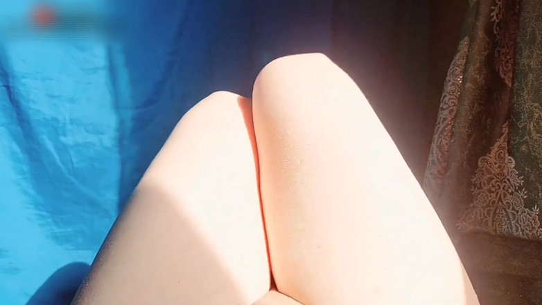 Kitty_Cross: Pertunjukan webcam gadis cantik amatir kulit putih dengan gaun mini...