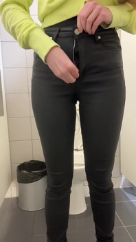 Kompilasi Awek Dalam Seluar Jeans Kurus Hitam Kencing Di Tandas Awam Pad Harian Dalam Seluar Dalam