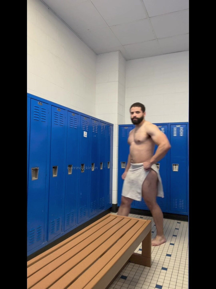 mascbeef95: Muscle Guy in Locker Room