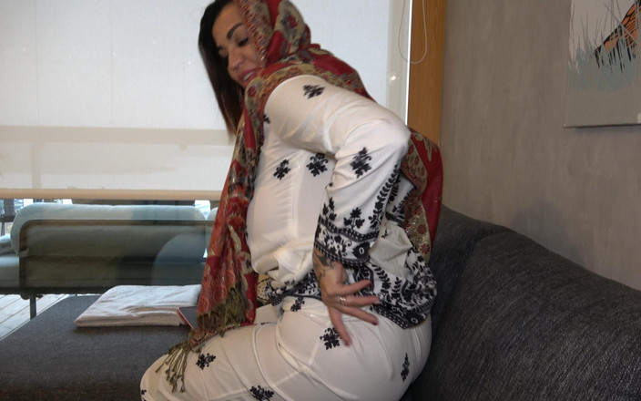 Amateur Homemade Porn: Hijab Stepmom Showing Stepson Forbidden Parts of Her Body and...