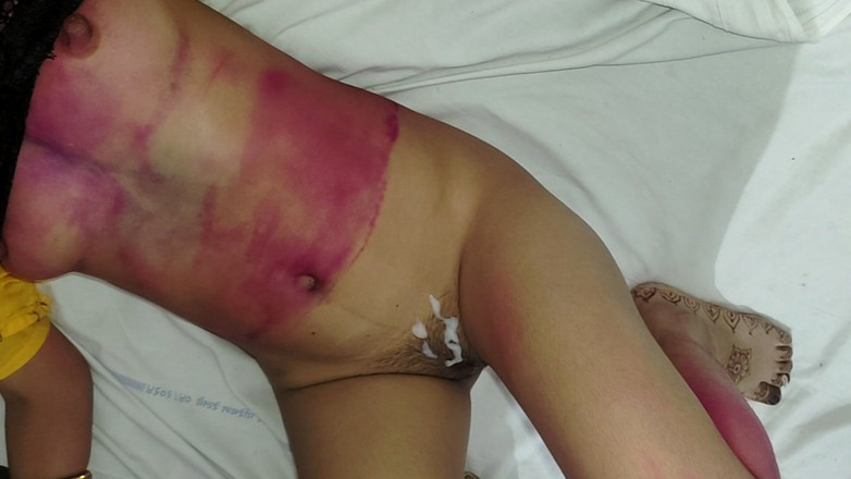 Desifukraa: 내 의붓오빠의 마누라와 함께하는 화려한 홀리의 밤 내 의붓오빠의 마누라의 보지를 선물로 받았어