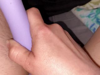 Abby Kiss: 私の新しいおもちゃを試してハードオーガズムを持っている私を見てください
