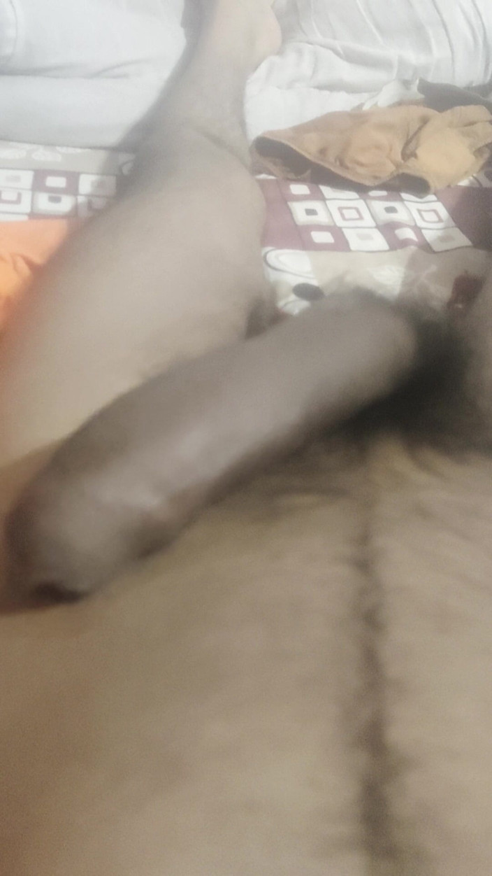 Gigolo Tv: おばさんが私のペニスを見た