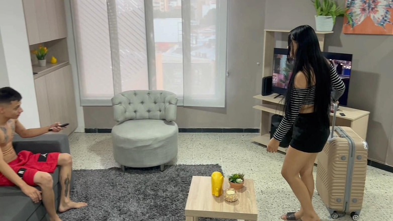 zacymaddy: 私の義理の妹は彼女のサマーキャンプから到着し、私は彼女に彼女の人生の性交を与えます