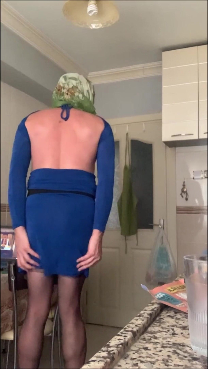 cd_aysemmm: Do you like 18 yo girls with small dicks?