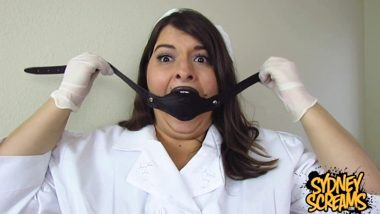 Sydney screams fetish: L'infermiera imbavagliata sydney implora - HD wmv