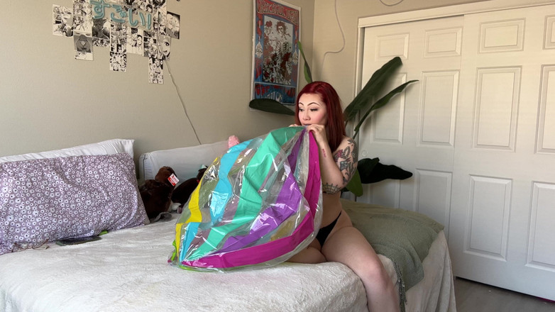 Lenna Lux: Отсасываю мой большой пляжный мяч