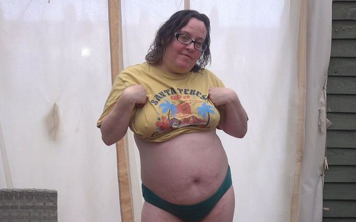 Littlevixen: Bugil pakai celana dalam dan kemeja tanpa bra