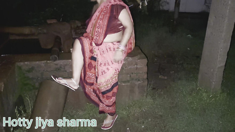 Hotty Jiya Sharmaa: La cognata Rani stava facendo il bagno nella vasca sotto...