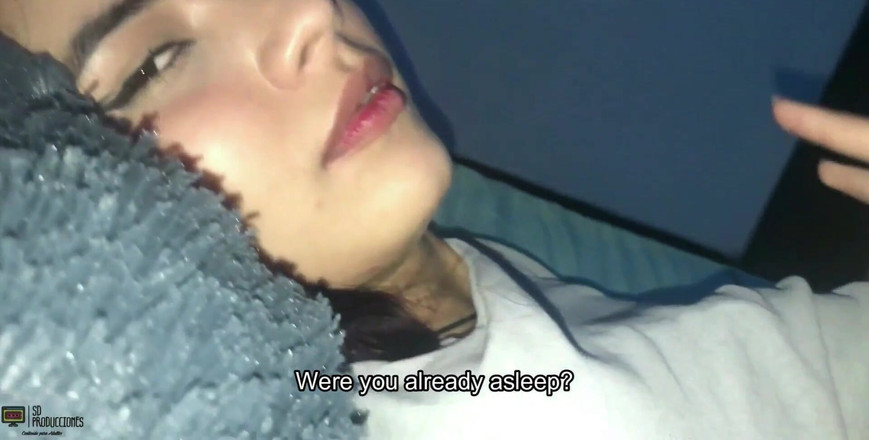 MAFELAGO: 我的继妹把她那丰满紧致的阴户借给我，把我所有的精液色情片都用西班牙语存储