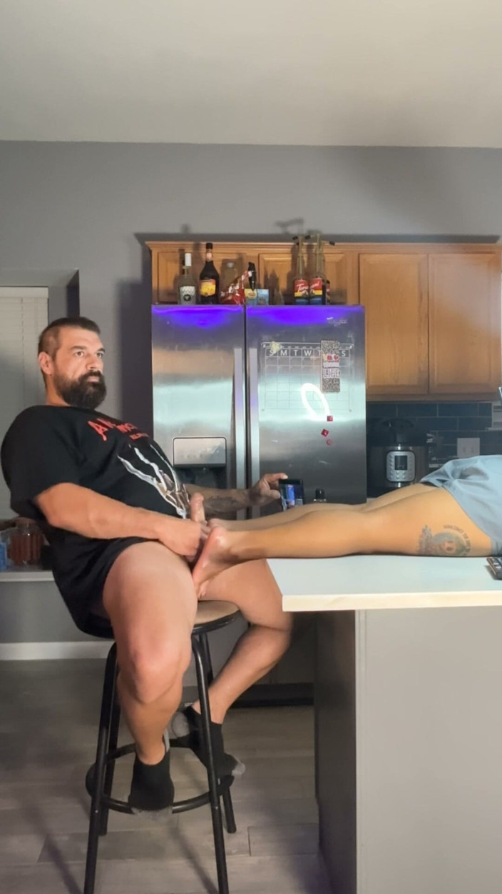 KAMedia: Oil Latina Feet dan Cumshot