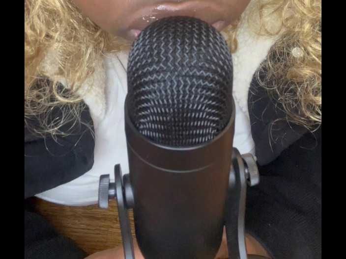 Anye Meshell: ASMRキス&amp;リックス!