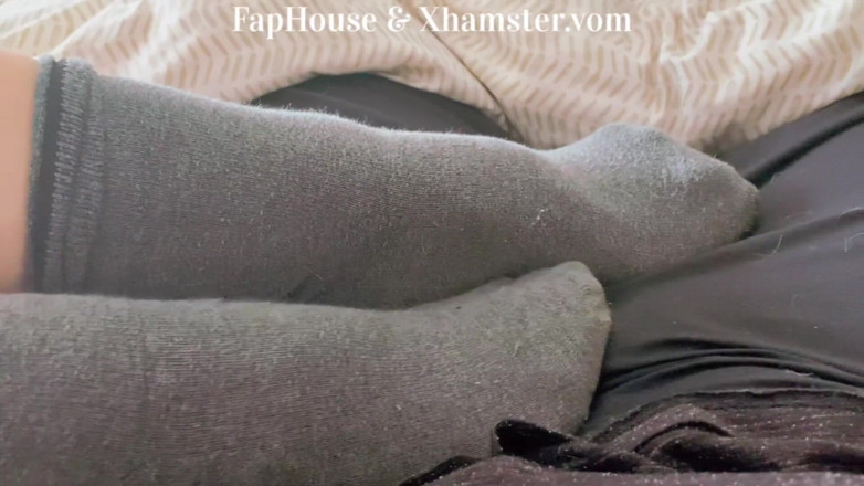 FootFetishFashion: Warm up in the morning, I like footjobs