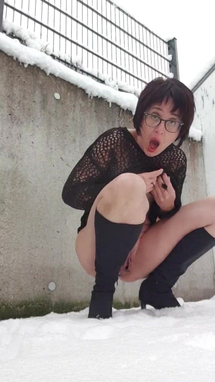 JulieEroticDress: MILF Nackt Im.schnee Mit Multi Orgasmus